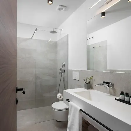 Vale - Exclusive & Private By The Sea Villa Sutivan